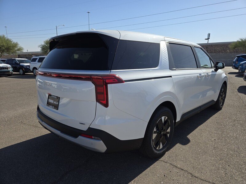 New 2026 Snow White Pearl Kia LXS image 3