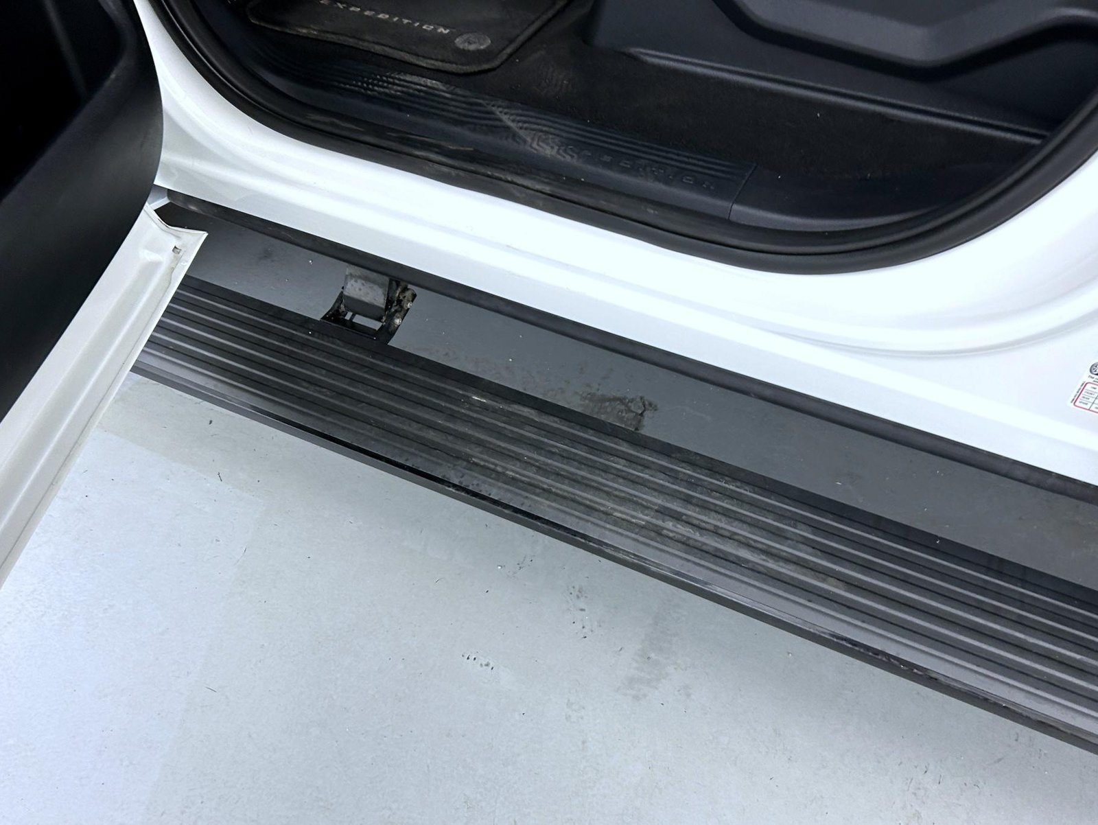 Used 2025 White Ford Platinum image 9