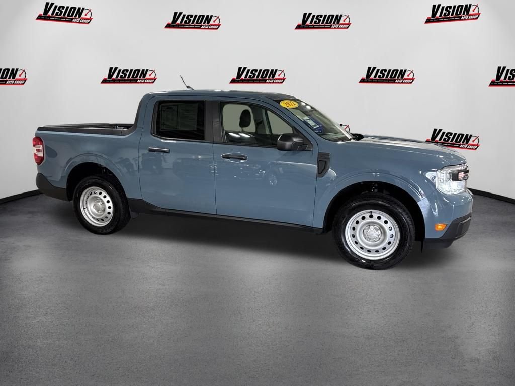 Used 2022  Ford XL image 4
