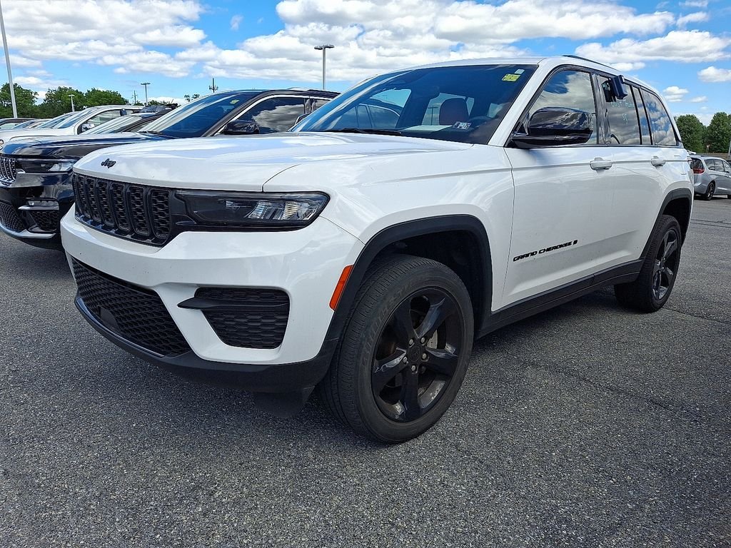 Used 2023 White Jeep Altitude X image 3