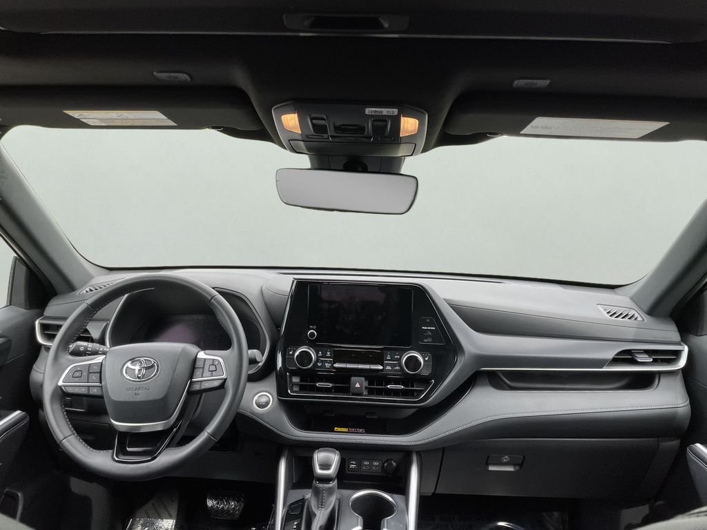 Used 2025  Toyota XSE image 18