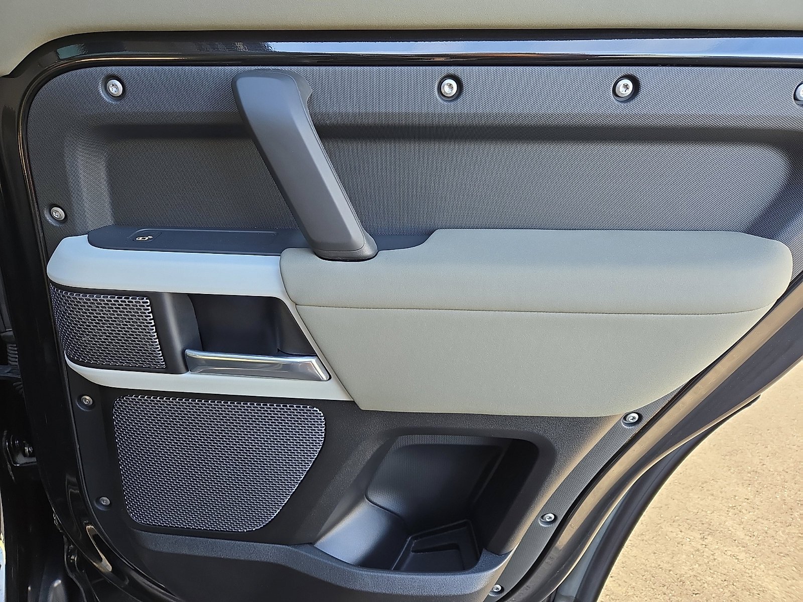 Used 2020 Santorini Black Metallic   1Ag Land Rover SE image 22