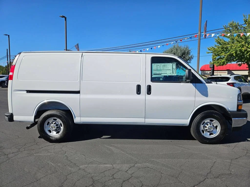2025 Chevrolet Express Cargo Work Van - Photo 7