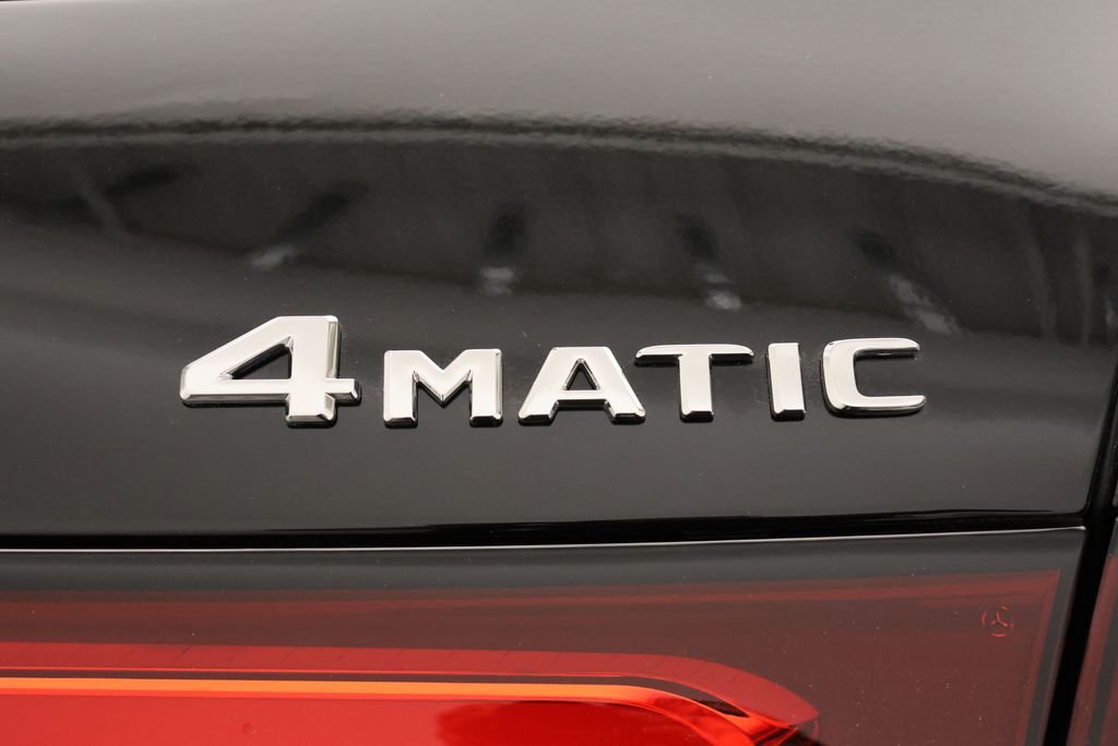 Used 2026 Obsidian Black Metallic Mercedes-Benz GLC 300 image 10