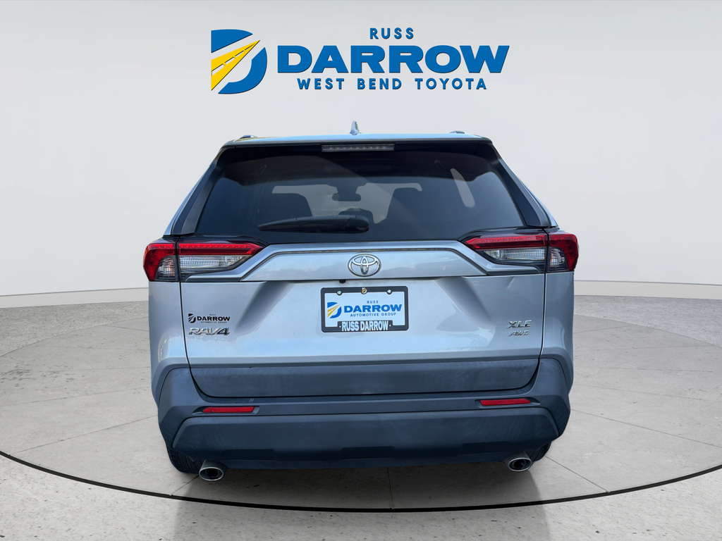 Used 2020 Silver Toyota XLE image 4