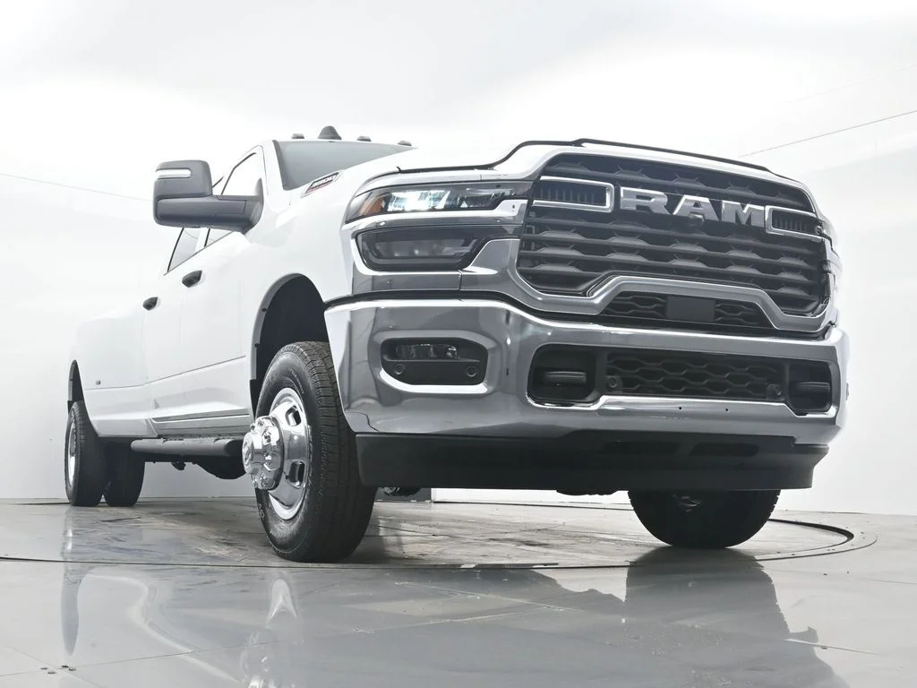 New 2026 Bright White Clear-Coat Exterior Paint RAM Tradesman image 34