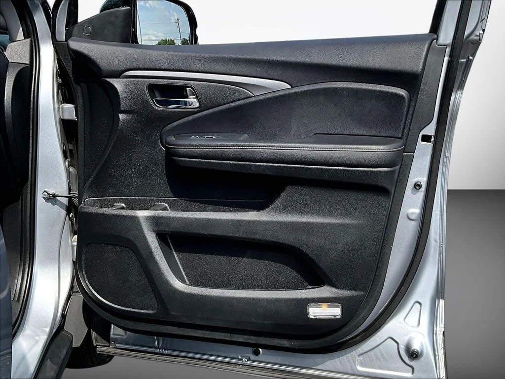 Used 2023 Lunar Silver Metallic Honda RTL-E image 30