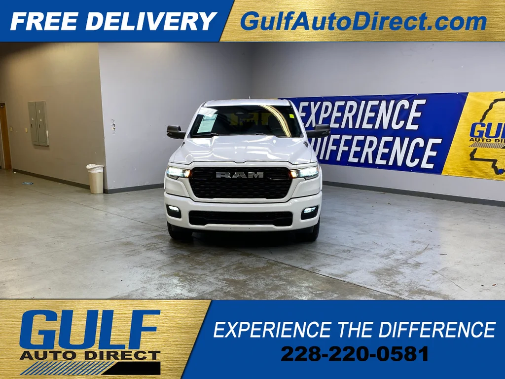Used 2025 White Ram Big Horn/Lone Star image 3