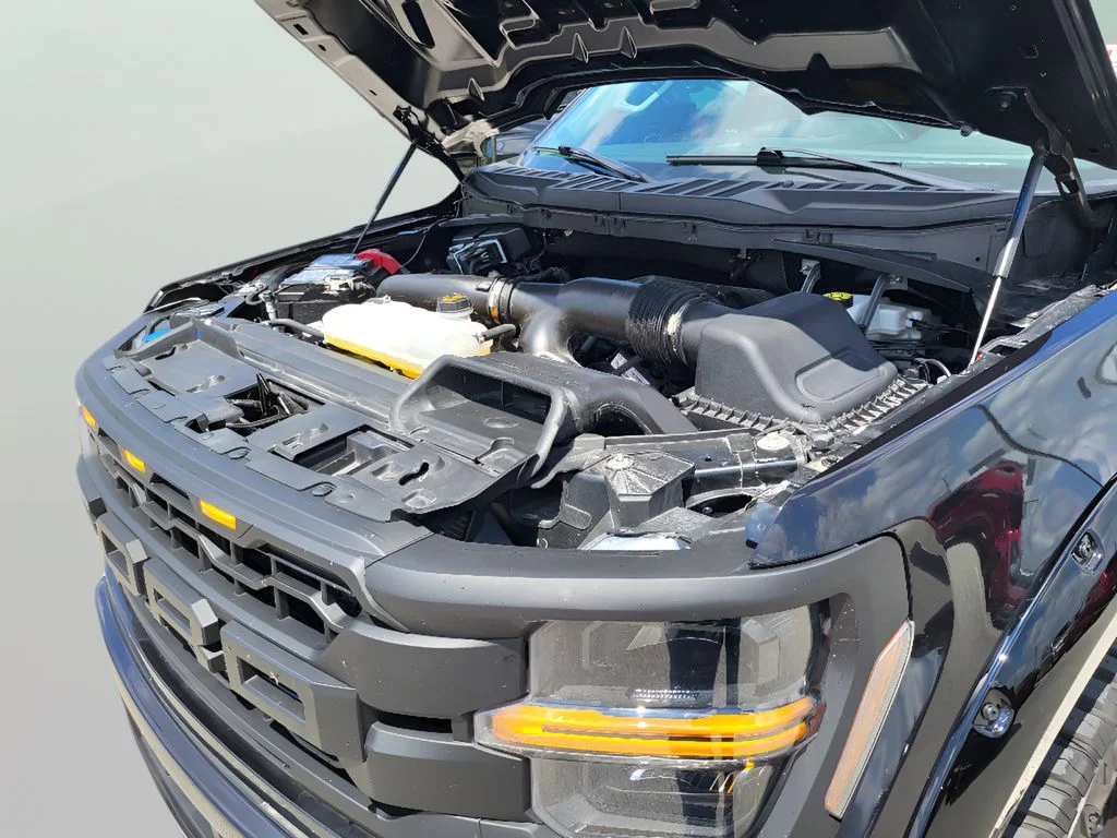Used 2025 AGATE BLACK METALLIC Ford XLT image 27