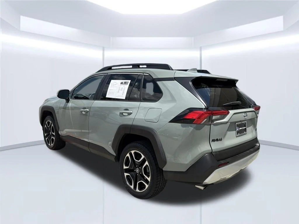 Used 2020  Toyota Adventure image 5