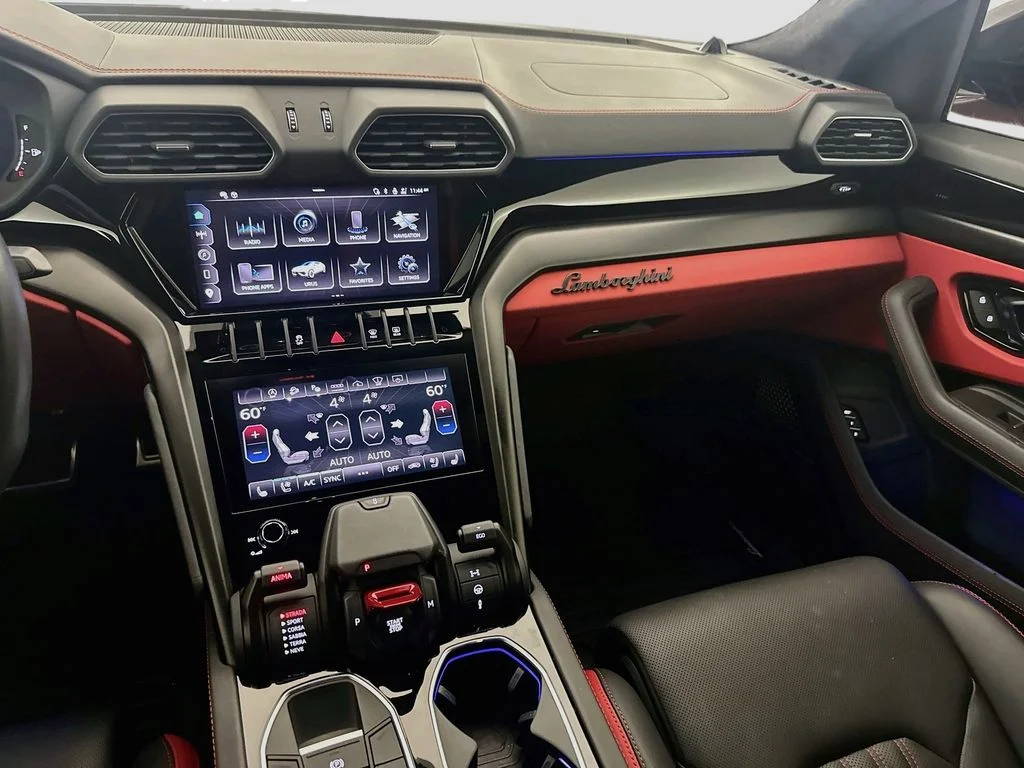 Used 2023 Red Lamborghini S image 25