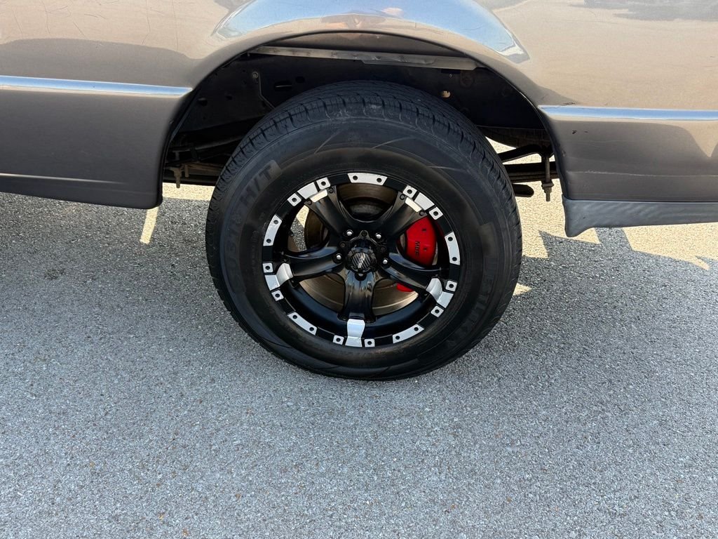 Used 2011 Gray Ford XLT image 36