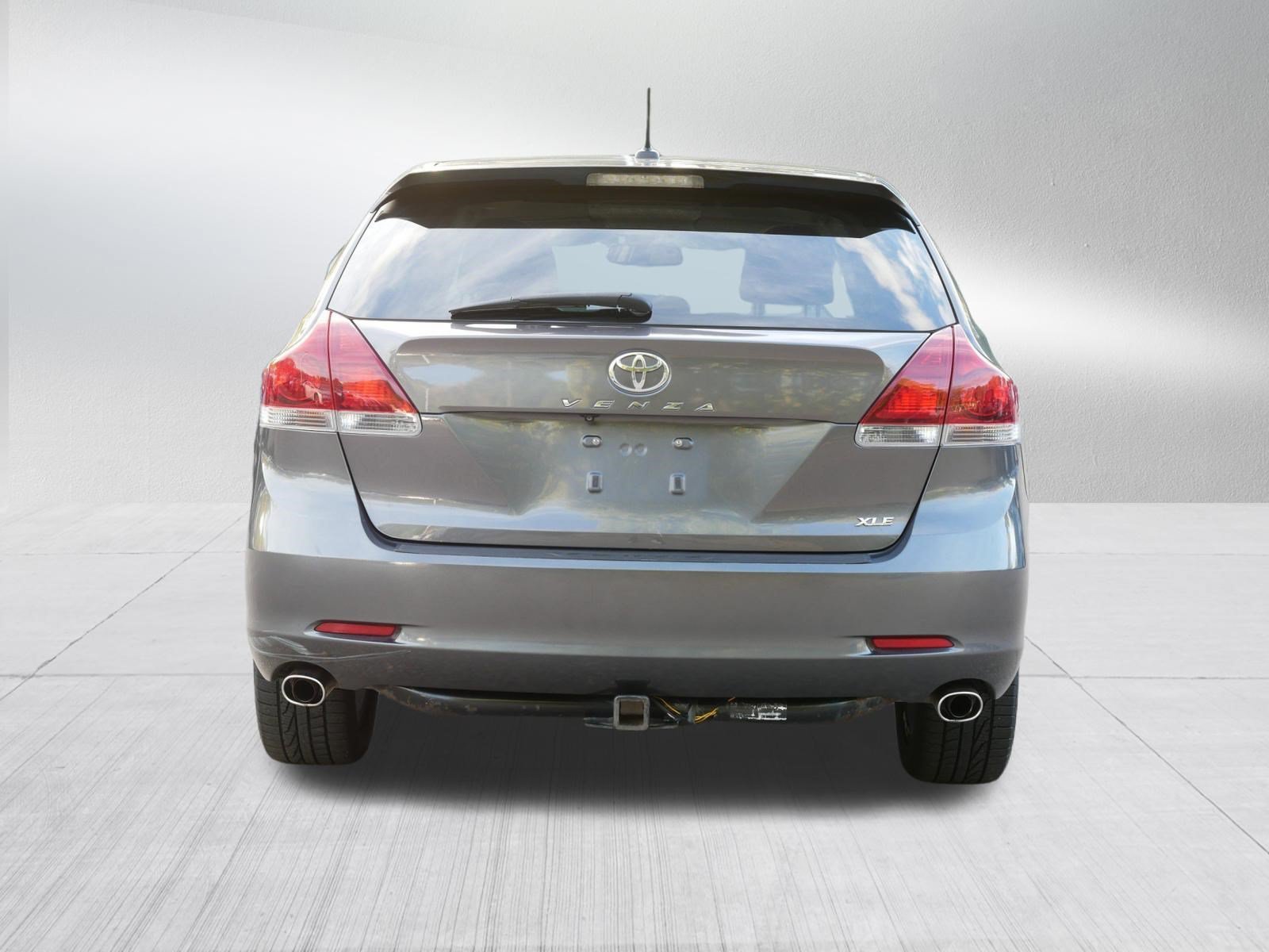Used 2013 Magnetic Gray Metallic Toyota XLE image 6