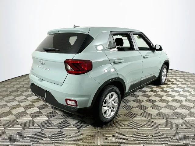 New 2026 Green Hyundai SE image 3