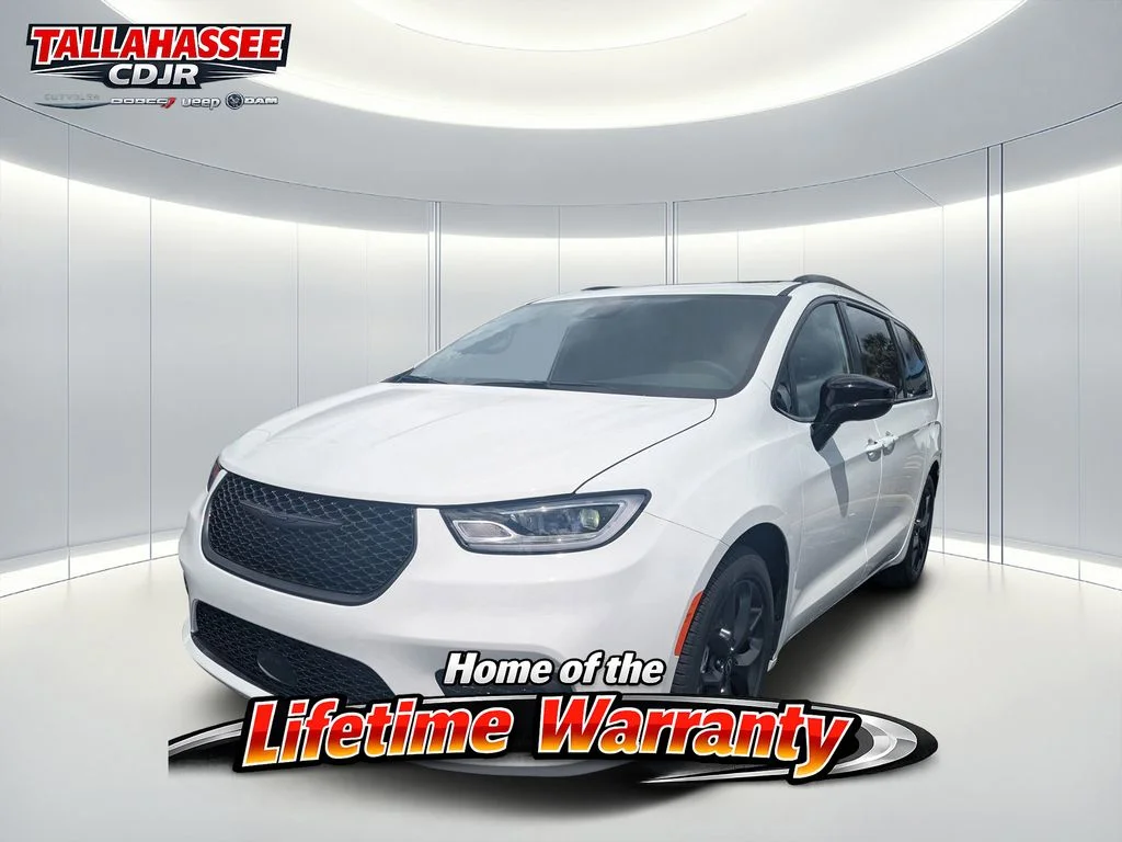 New 2026 Bright White Clear-Coat Exterior Paint Chrysler Limited image 7