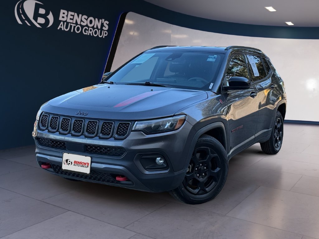 Used 2024  Jeep Trailhawk image 1