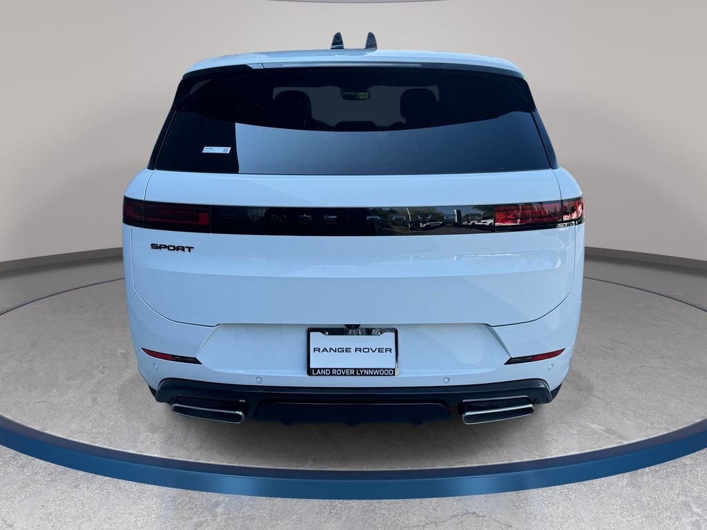 New 2026 Fuji White LAND ROVER Dynamic SE image 6