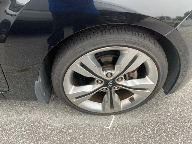 Used 2013 Black Hyundai Base image 9