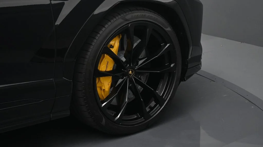 Used 2022  Lamborghini Base image 6