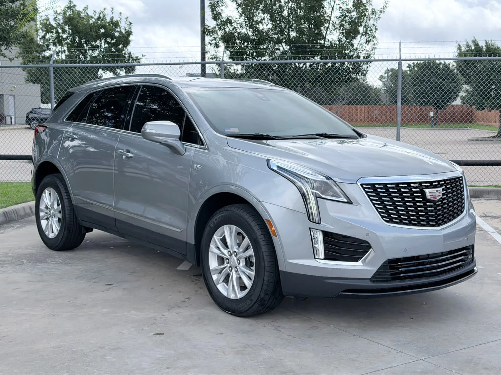 Used 2025 Argent Silver Metallic Cadillac Luxury image 4