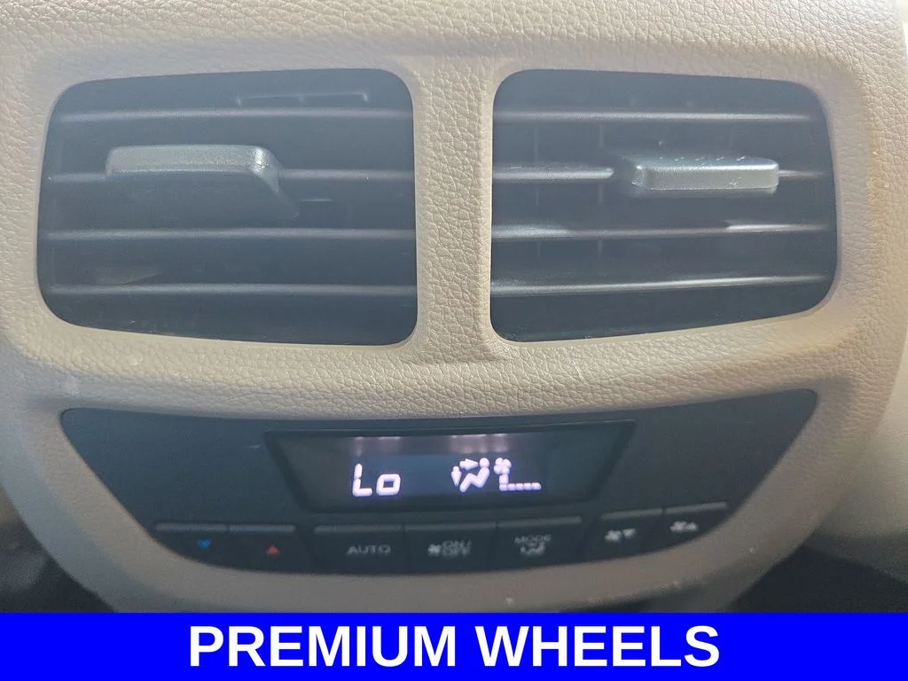 Used 2016 White Honda Touring image 12