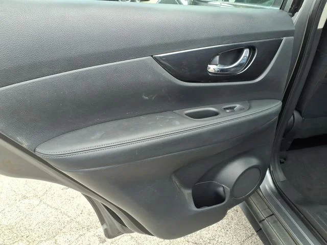 Used 2018 Gray Nissan S image 7