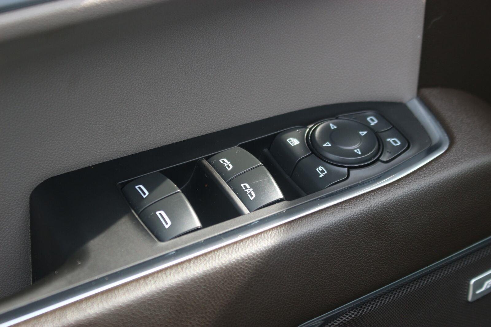 Used 2022 Northsky Blue Metallic Chevrolet LTZ image 16