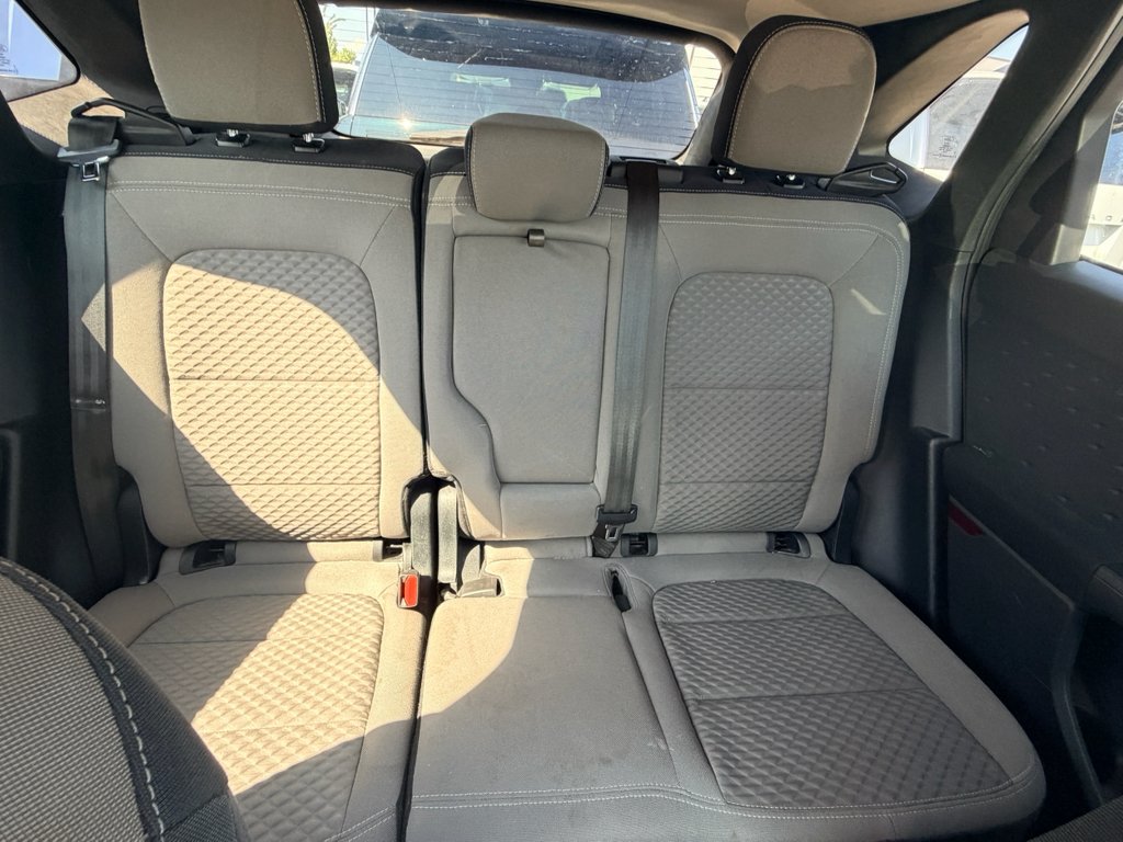 Used 2020 Blue Metallic Ford SE image 17
