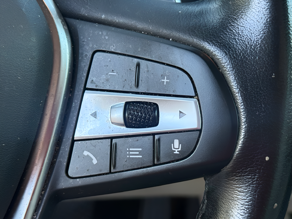 Used 2021 White BMW sDrive30i image 18