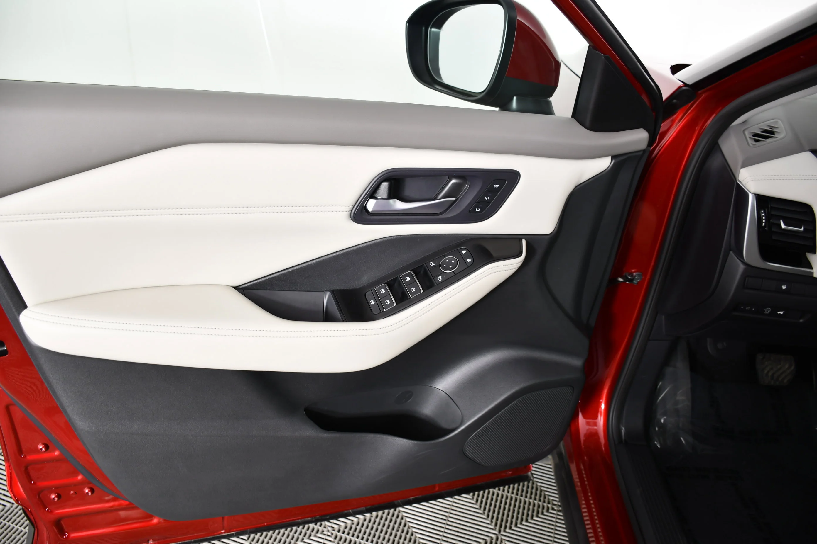 Used 2023 Scarlet Ember Tintcoat Nissan SL image 38