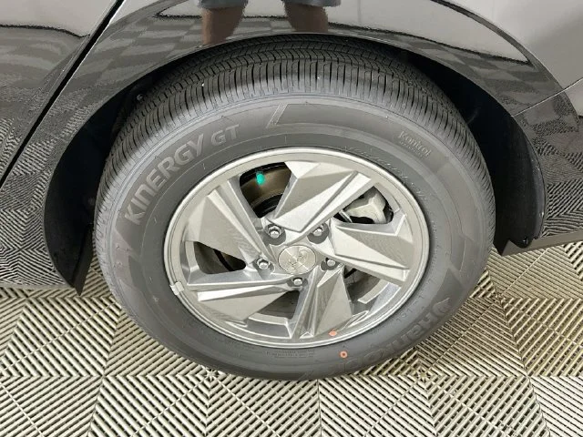 New 2026 Hyundai ELANTRA SE