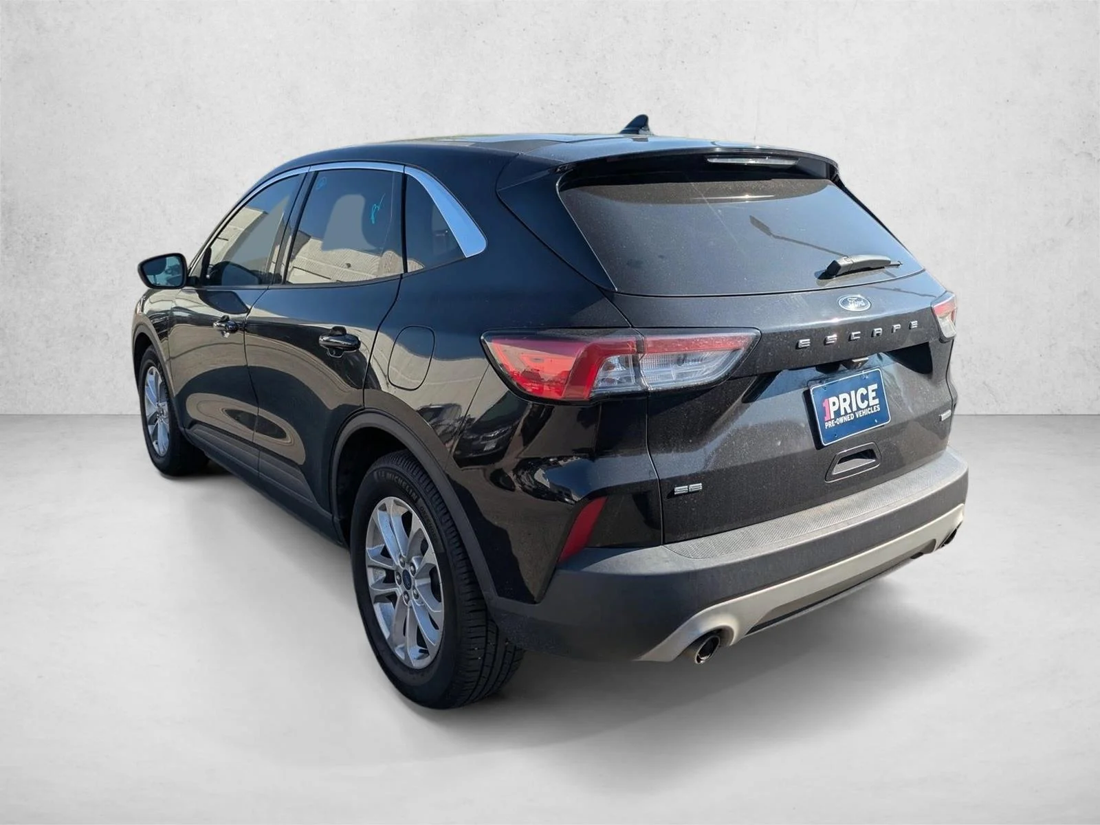 Used 2020 Agate Black Metallic Ford SE image 7