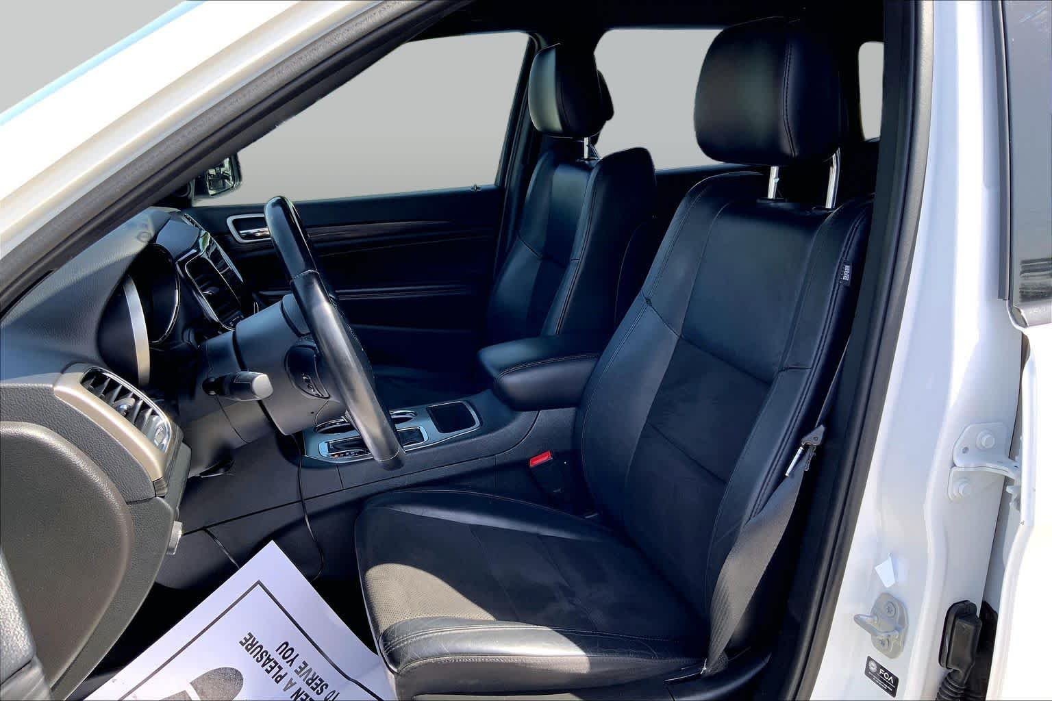 Certified Used 2022 Bright White Clearcoat Jeep Laredo X image 8