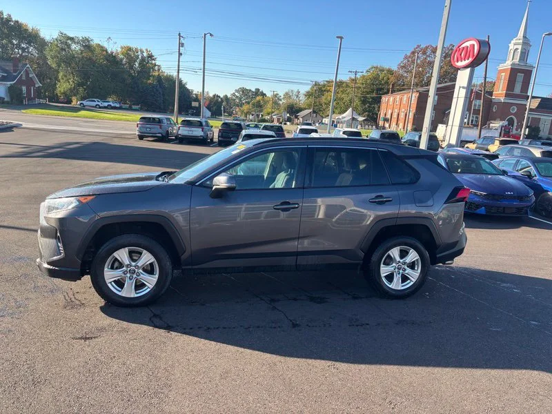 Used 2019 Gray Toyota XLE image 5