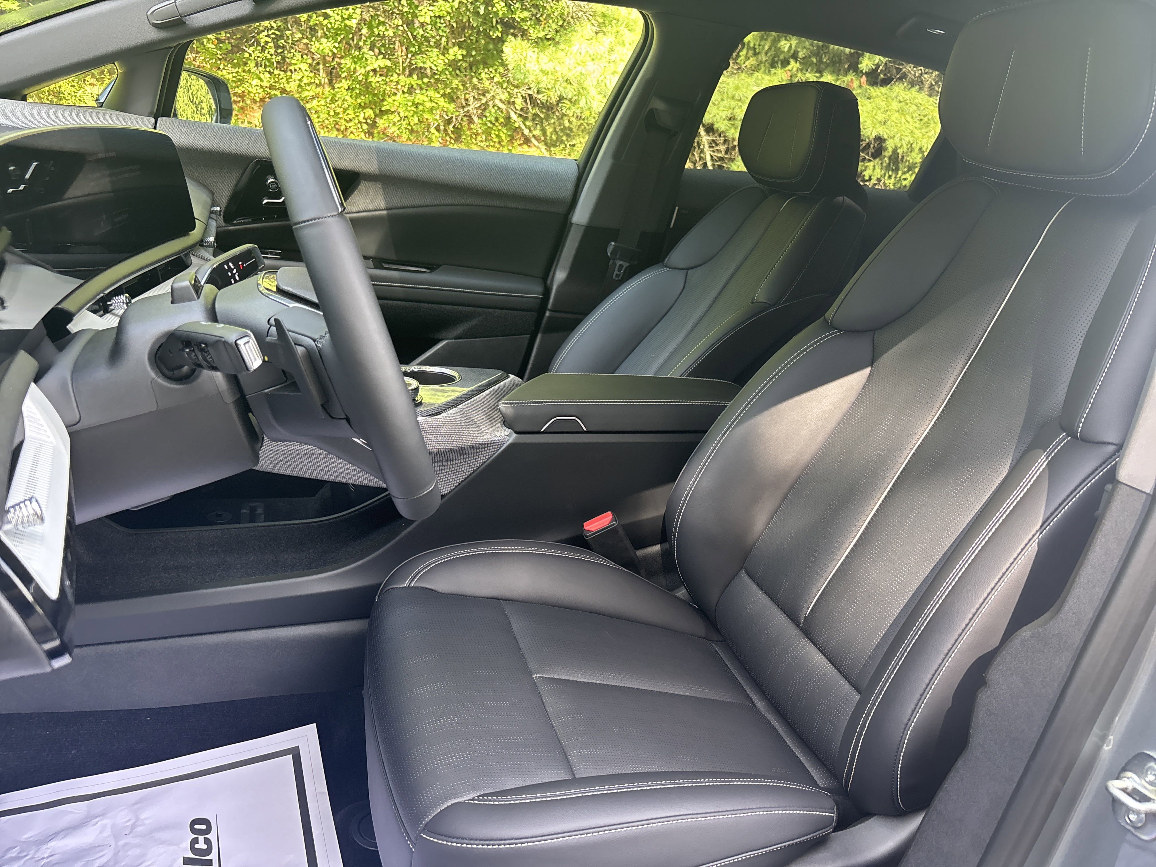 2025 Cadillac OPTIQ Sport 2 - Photo 8
