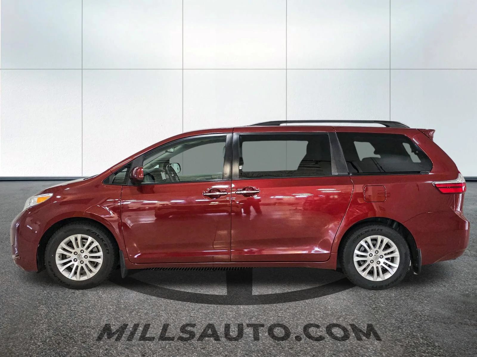 Used 2016 Red Toyota XLE image 3