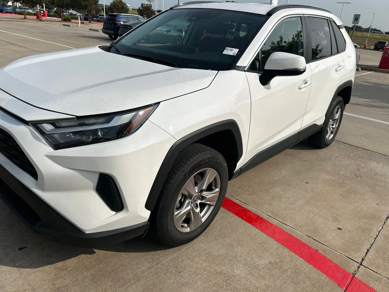 Used 2025 White Toyota XLE image 1