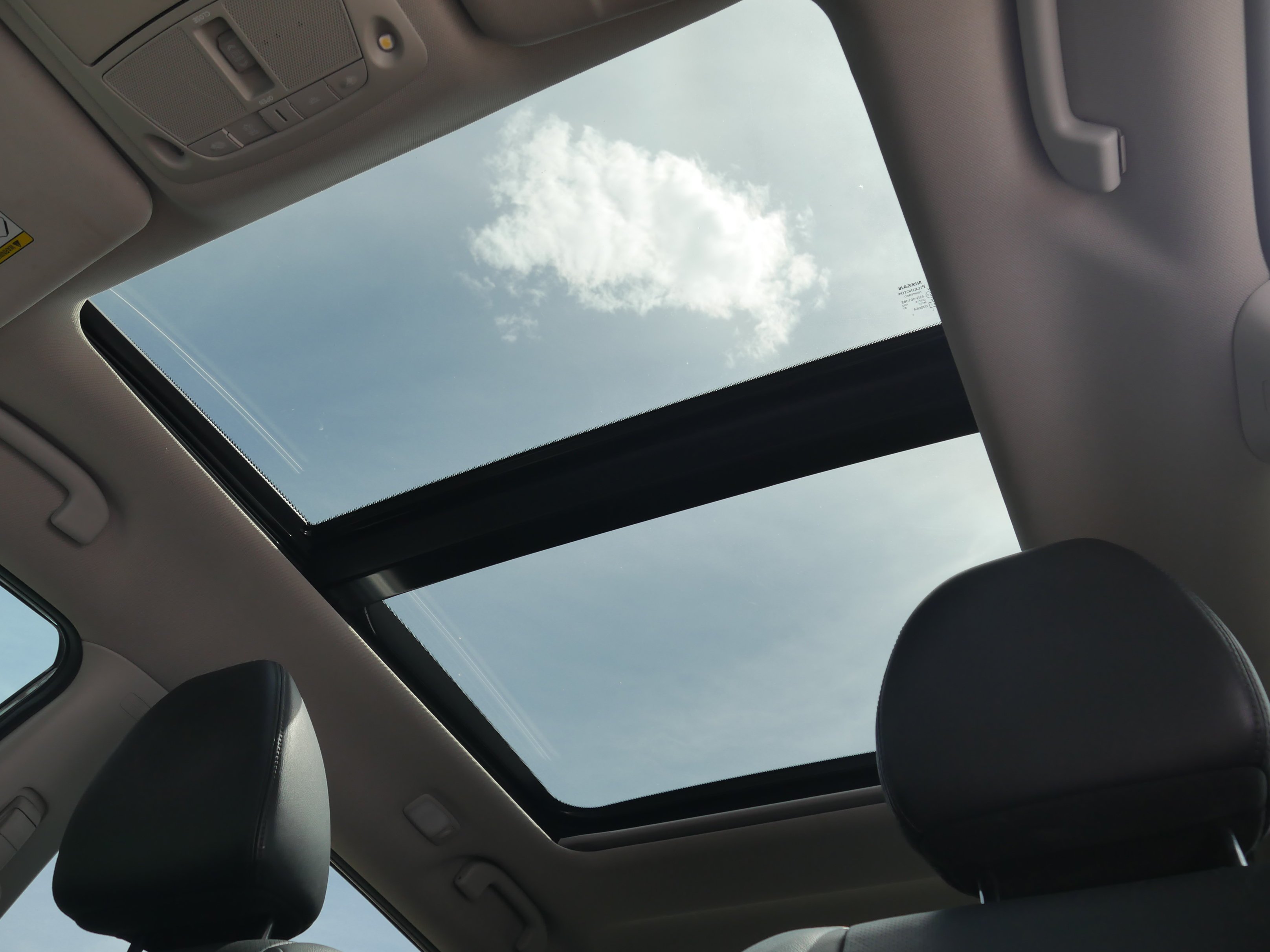 Used 2015 Gun Metallic Nissan SL image 5