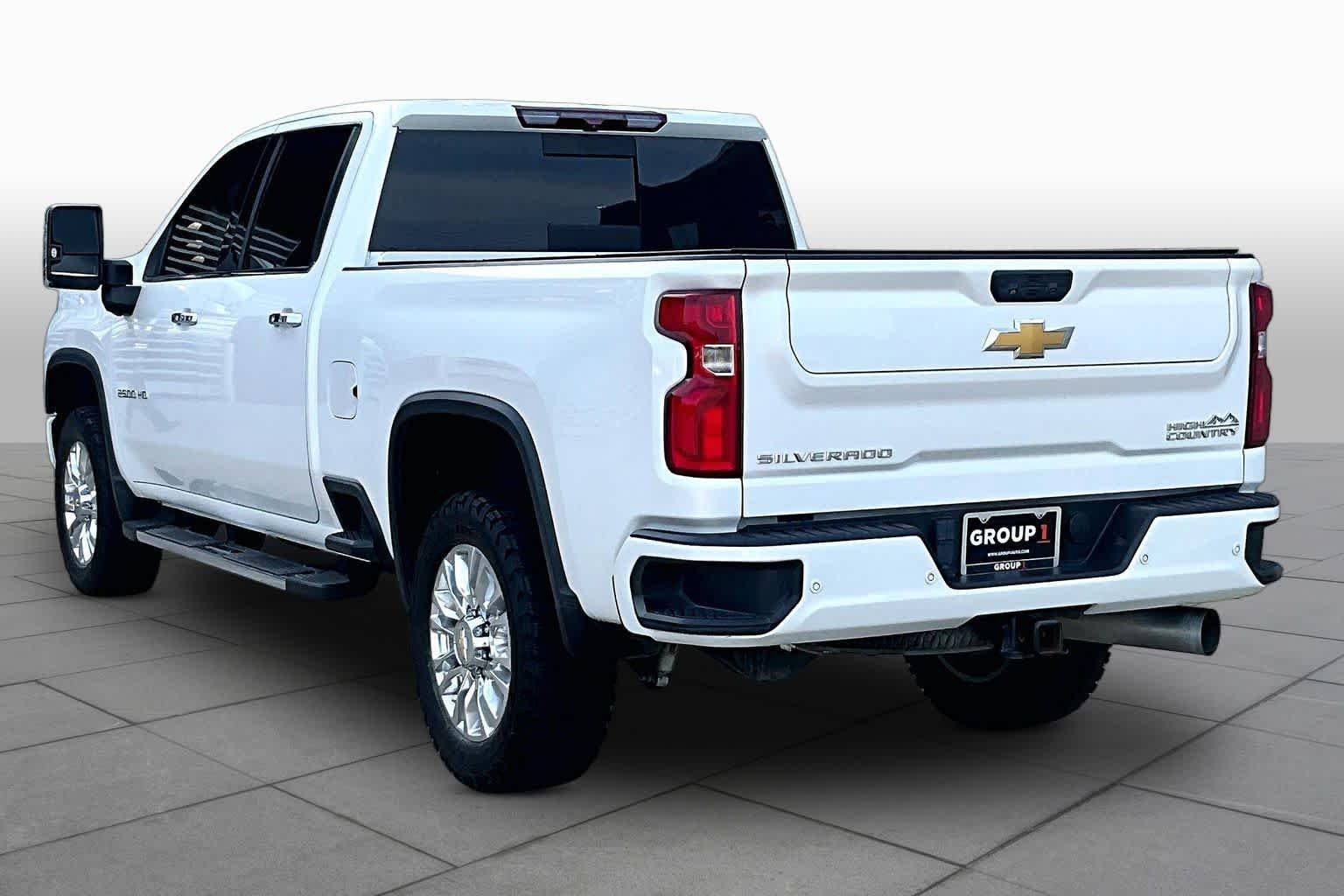 Used 2023 Iridescent Pearl Tricoat Chevrolet High Country image 12
