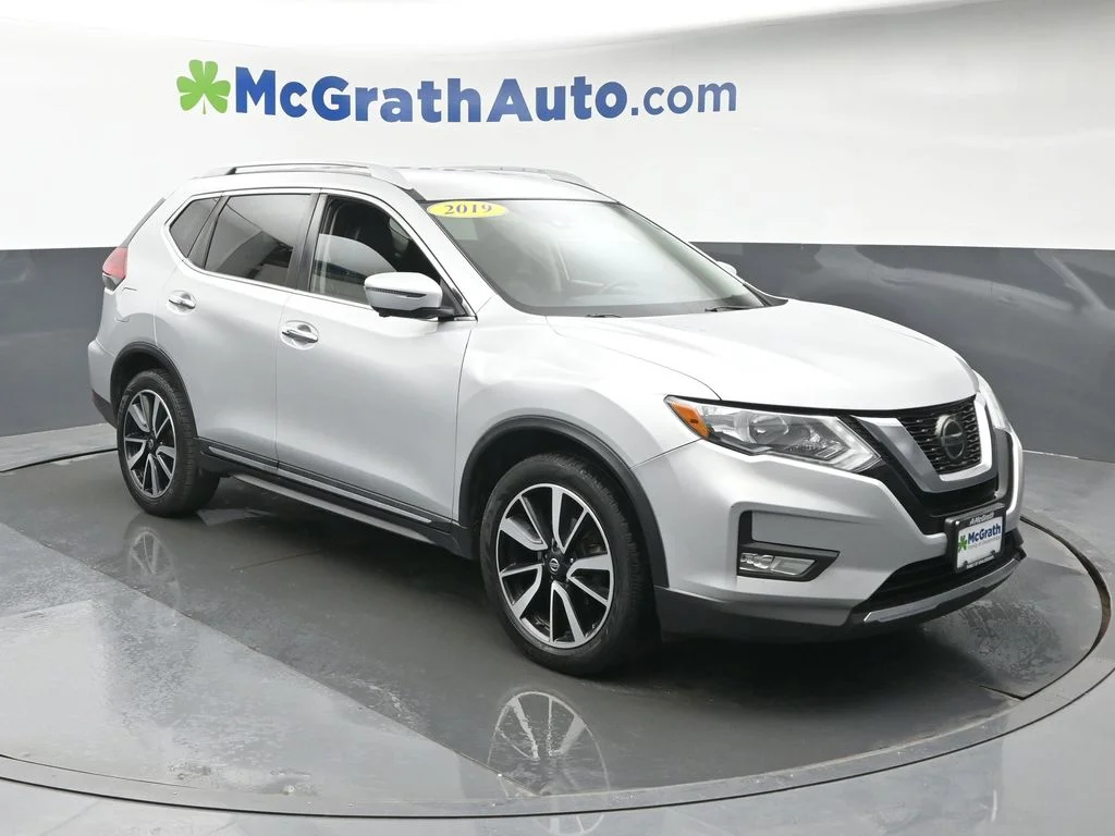 Used 2019 Silver Nissan SL image 2