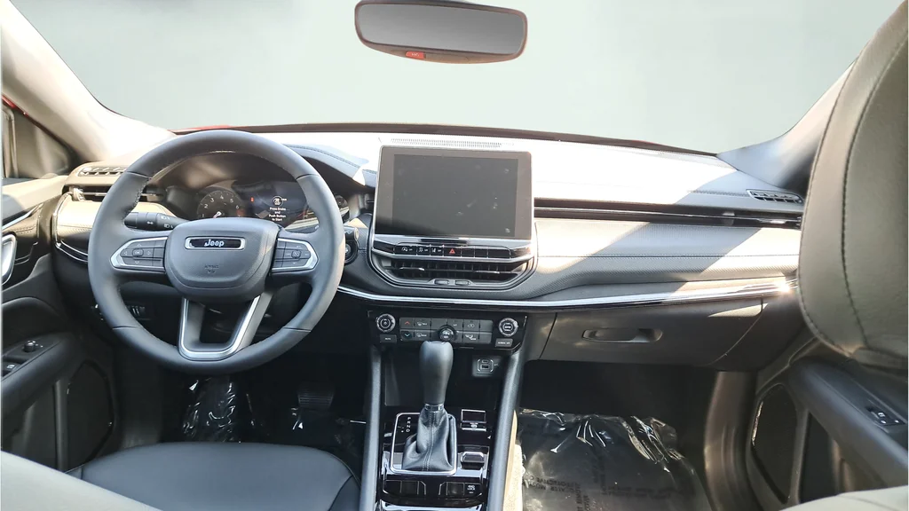 New 2026 Red Hot Pearlcoat Jeep Latitude image 17