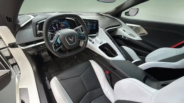 Used 2024 Arctic White Chevrolet 2LT image 18