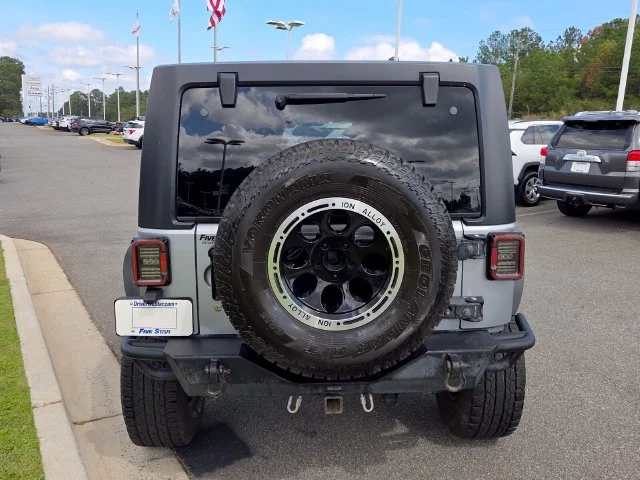 Used 2015 Silver Jeep Unlimited Rubicon image 12