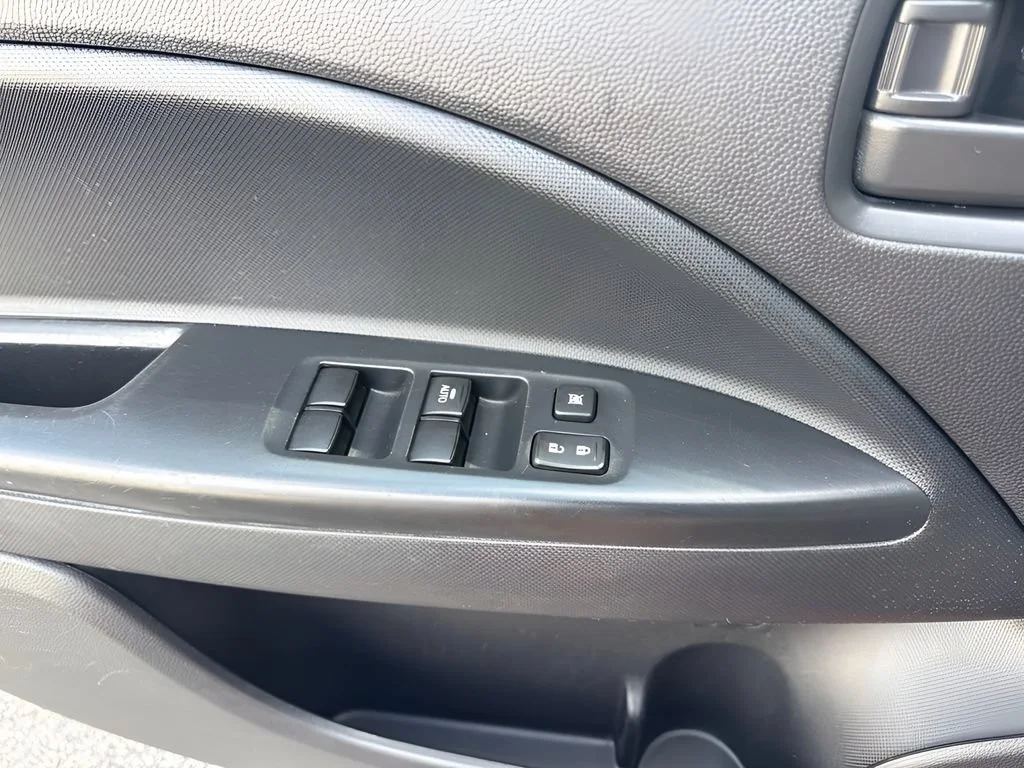 Used 2024  Mitsubishi ES image 22
