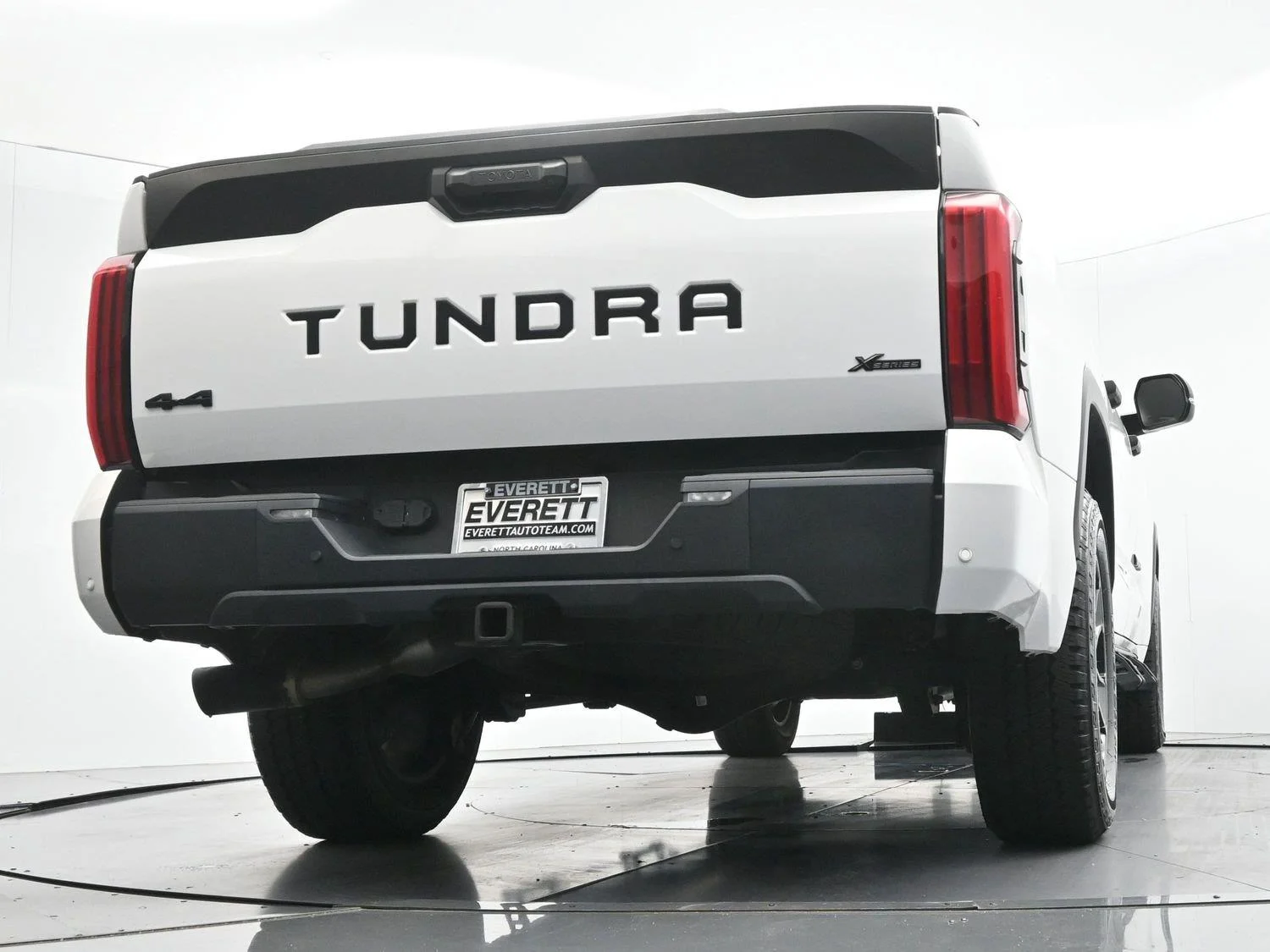Used 2024 Ice Cap Toyota SR5 image 46