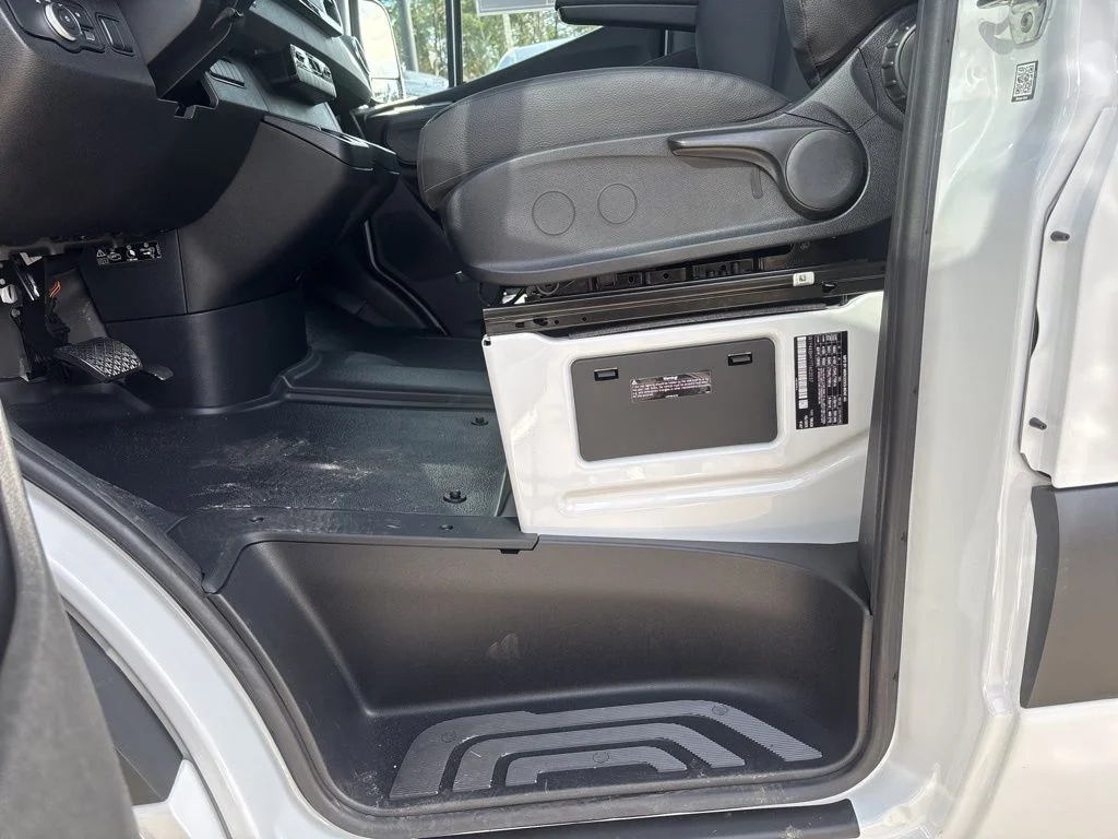 New 2026  Mercedes-Benz Ranger Contractor PKG/Roof Rack image 34