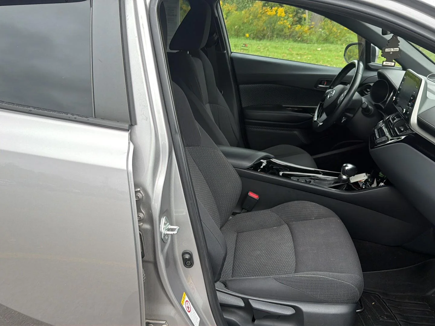 Used 2019 Silver Knockout Metallic Toyota XLE image 18
