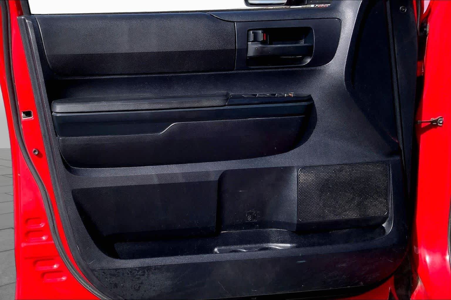 Used 2014 Radiant Red Toyota SR image 21