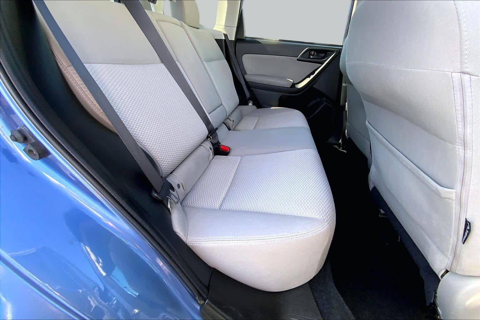 Used 2016 Quartz Blue Pearl Subaru 2.5i Premium image 19