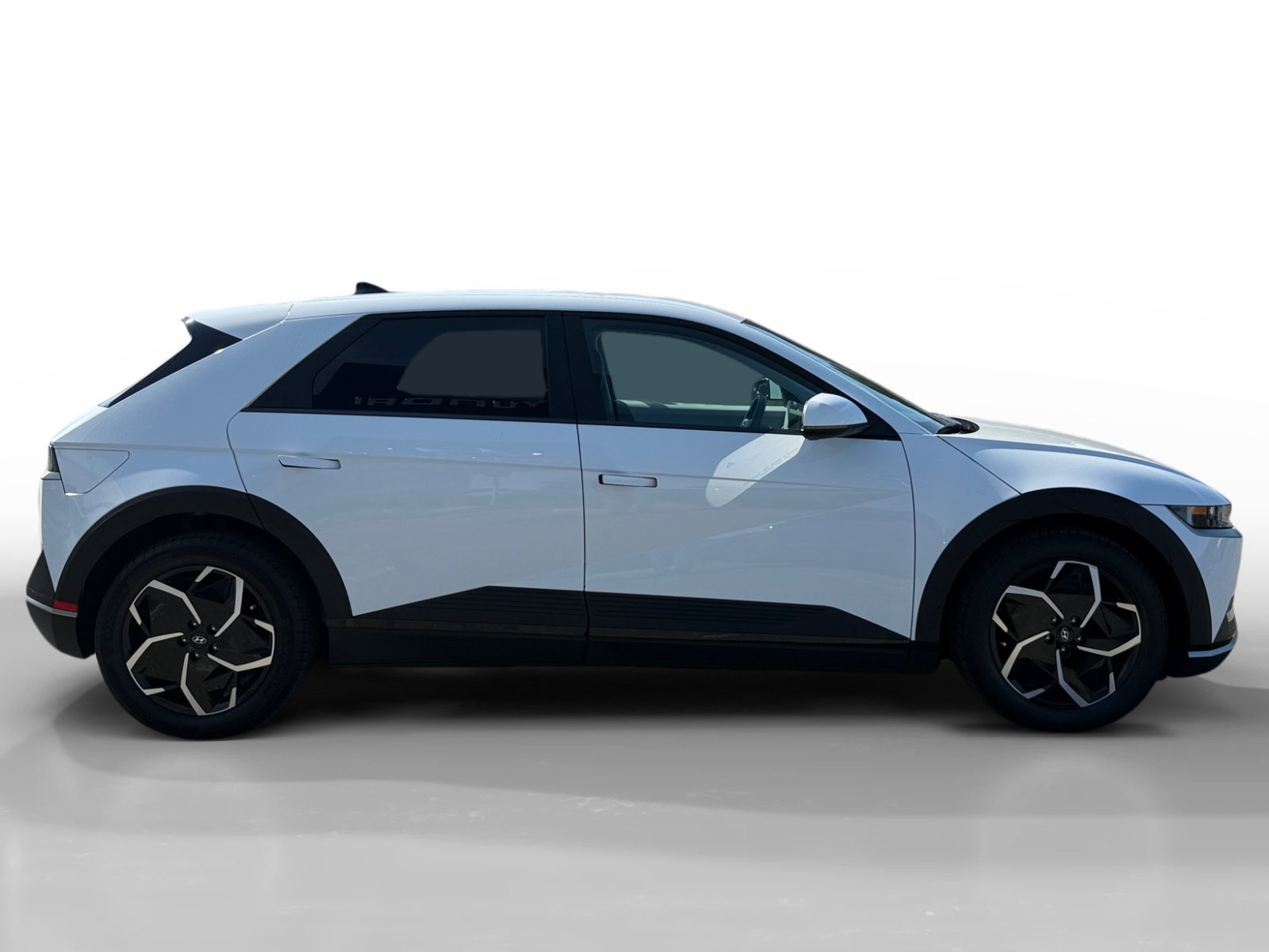Used 2024 Atlas White Hyundai SE Standard Range image 6